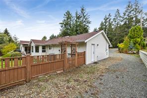 1730 Sangster Cres — listing photo 13 of 65