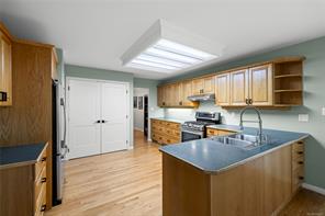 1730 Sangster Cres — listing photo 26 of 65