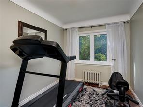 2390 Musgrave St — listing photo 17 of 44