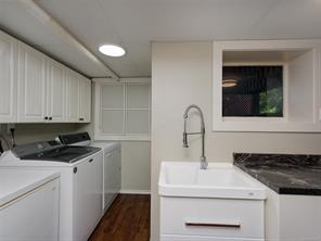 2390 Musgrave St — listing photo 23 of 44