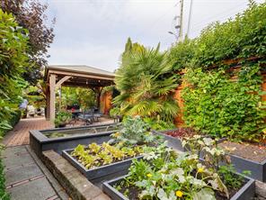 2390 Musgrave St — listing photo 26 of 44