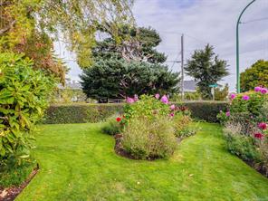 2390 Musgrave St — listing photo 38 of 44