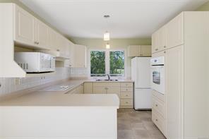 574 Cedar Cres — listing photo 24 of 66