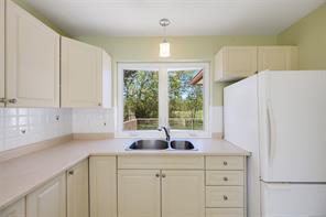 574 Cedar Cres — listing photo 33 of 66