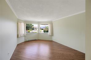 574 Cedar Cres — listing photo 34 of 66