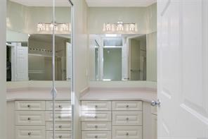 574 Cedar Cres — listing photo 38 of 66