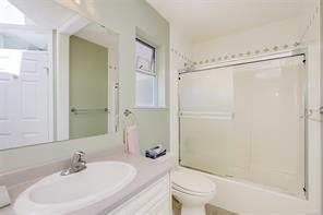 574 Cedar Cres — listing photo 39 of 66