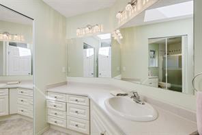 574 Cedar Cres — listing photo 41 of 66