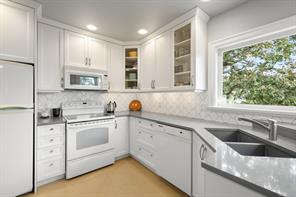 3358 Cook St — listing photo 15 of 55