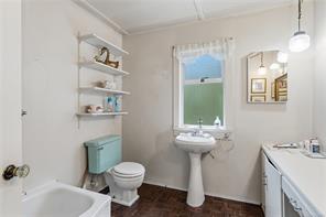6110 Island Hwy — listing photo 13 of 51