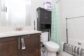 17 Saanich Ridge Dr — listing photo 34 of 48