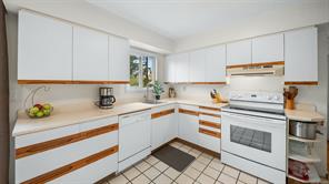 558 Kenneth St — listing photo 16 of 43