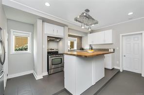 1622 Camosun St — listing photo 13 of 54