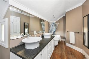 1622 Camosun St — listing photo 26 of 54