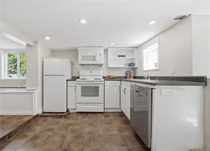 1622 Camosun St — listing photo 32 of 54