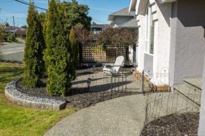 $1,050,000 - 6160 Dover Rd<br>Nanaimo, British Columbia, V9V 1C7