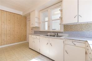 2531 Fernwood Rd — listing photo 14 of 37