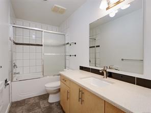 4553 Cordova Bay Rd — listing photo 18 of 41