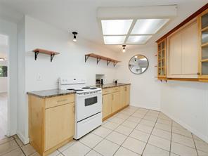 4553 Cordova Bay Rd — listing photo 25 of 41
