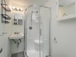 4553 Cordova Bay Rd — listing photo 30 of 41