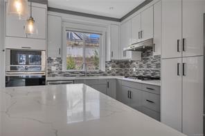 $1,150,000 - 267 Golden Oaks Cres<br>Nanaimo, British Columbia, V9T 0K8