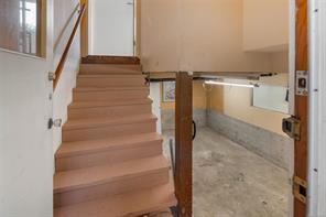 1556 Gladstone Ave — listing photo 40 of 42