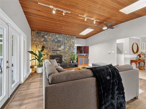 5209 Old West Saanich Rd — listing photo 23 of 72