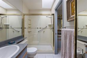 21-5156 Cordova Bay Rd — listing photo 15 of 27