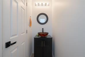 5453 Woodland Cres — listing photo 13 of 30