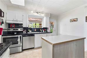 504 Wilson St — listing photo 17 of 65