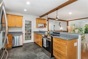 1861 Carlyle Cres — listing photo 15 of 55