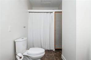 1861 Carlyle Cres — listing photo 27 of 55