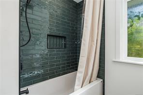 1861 Carlyle Cres — listing photo 33 of 55