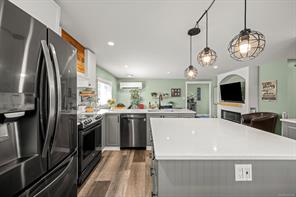 2102 Stadacona Dr — listing photo 19 of 58
