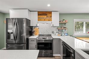2102 Stadacona Dr — listing photo 20 of 58