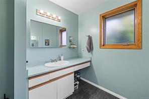 5213 Fillinger Cres — listing photo 45 of 75
