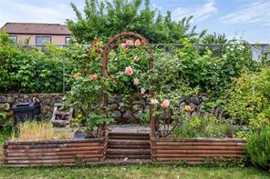 5213 Fillinger Cres — listing photo 47 of 75