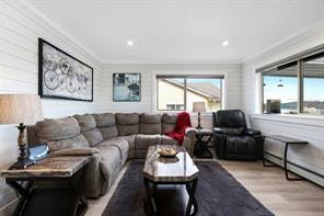 542 THULIN St — listing photo 15 of 57