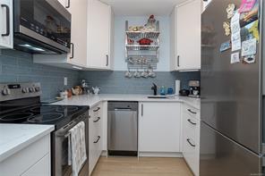 5-974 Dunford Ave — listing photo 13 of 22