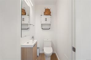105-1720 Fairfield Rd — listing photo 17 of 33