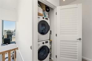 105-1720 Fairfield Rd — listing photo 22 of 33