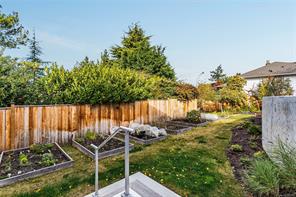 105-1720 Fairfield Rd — listing photo 29 of 33