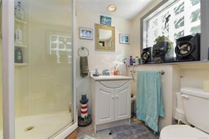 1113 Esquimalt Rd — listing photo 17 of 44