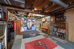 1113 Esquimalt Rd — listing photo 21 of 44