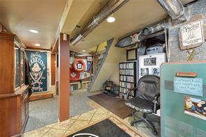 1113 Esquimalt Rd — listing photo 22 of 44
