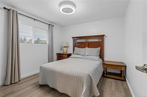 1350 Greenwood Way — listing photo 32 of 61