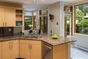 106-5329 Cordova Bay Rd — listing photo 18 of 43