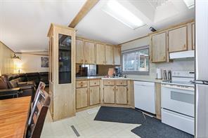 7561 Howard Rd — listing photo 13 of 26