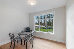 858 Wembley Rd — listing photo 14 of 51