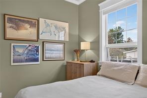 2737 Derwent Ave — listing photo 18 of 39